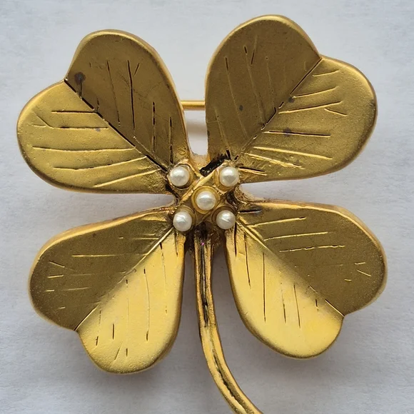 Danecraft gold tone four leaf clover brooch pin - Picture 4 of 6
